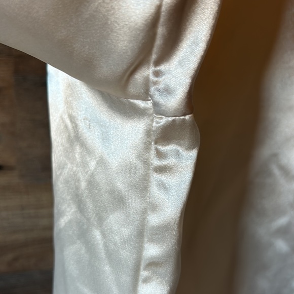 Vintage Norton McNaughton silky blouse with lace collar PTP: 21 1/2 L: 26 inches - Picture 6 of 16